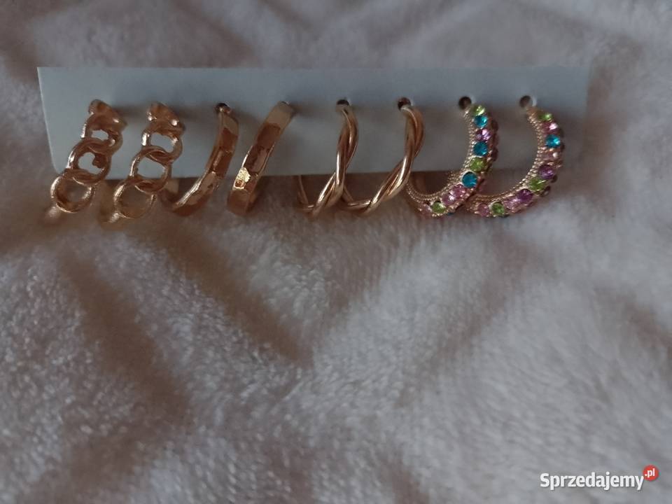 ASOSZestaw kolczyków Kolczyki koła z Londynu Dla kobiet