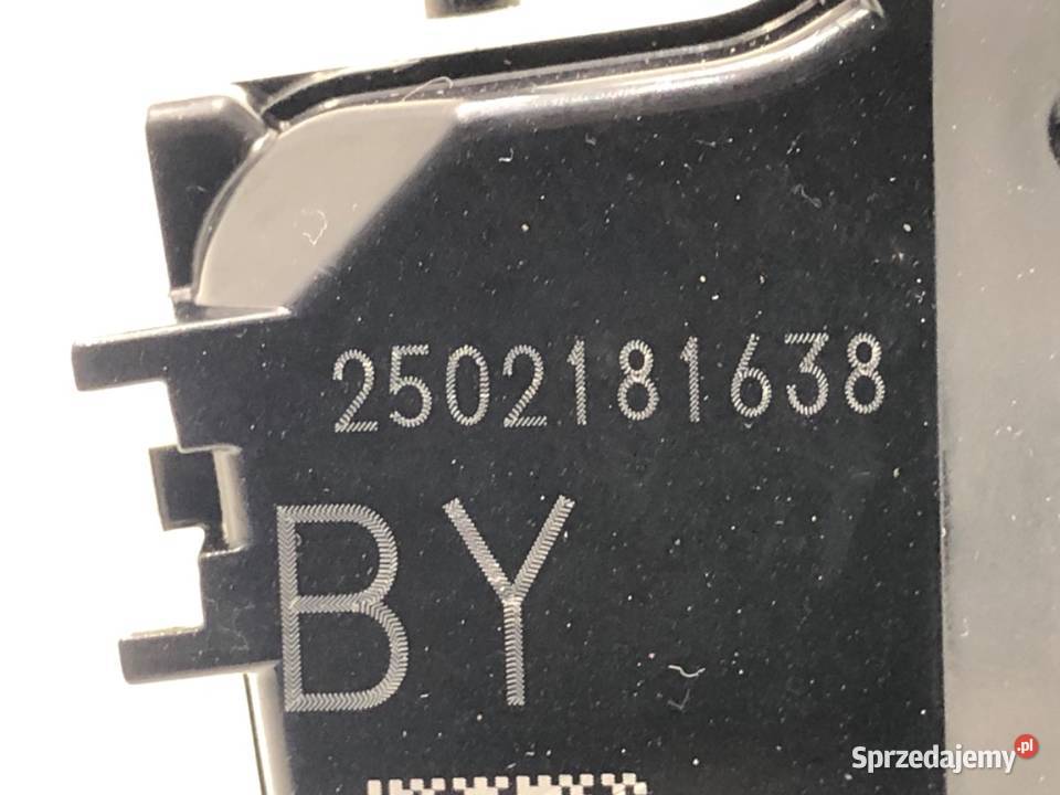 ZAMEK DRZWI LEWY TYŁ LEXUS LBX Crossover