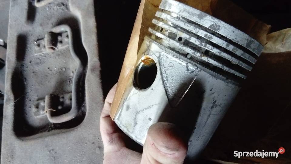 Fiat 125p Fiat 126p Duży Fiat Maluch tłoki Rok produkcji 1970 Ożarów Mazowiecki