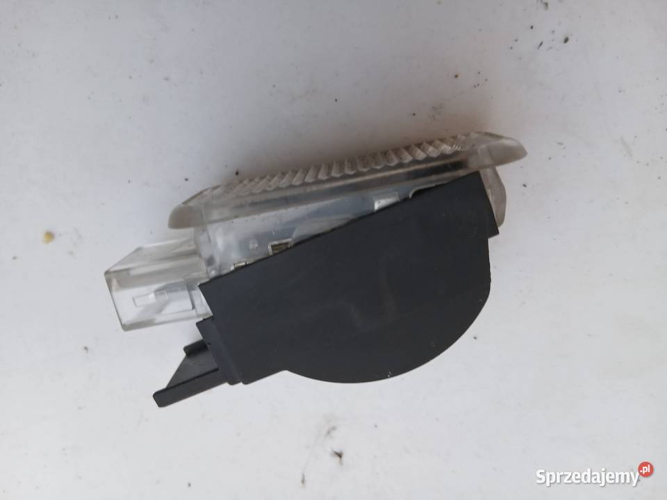 Lampka oświetlenie drzwi Passat B5 FL śląskie Szczerbice