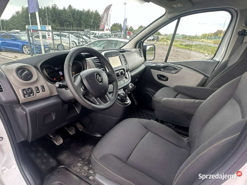 Renault Trafic Rok produkcji 2016 mazowieckie Lipówki