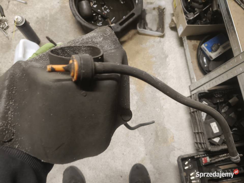 Suzuki burgmam an 400 miska wlewu paliwa z Układ paliwowy Dębica