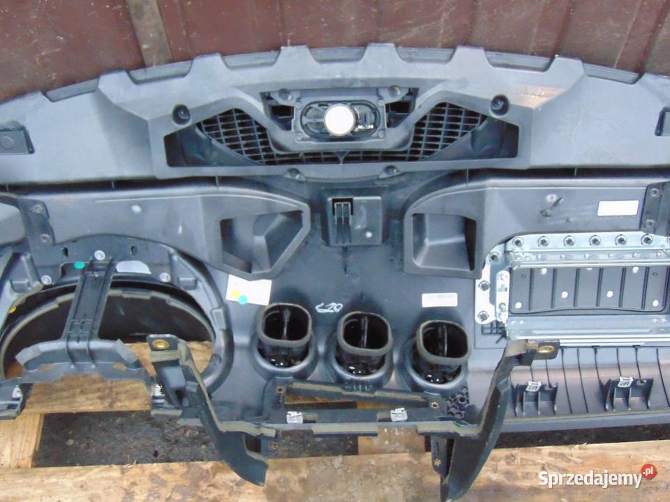 DESKA ROZDZIELCZA KONSOLA AUDI TT 8J osobowe sprzedam