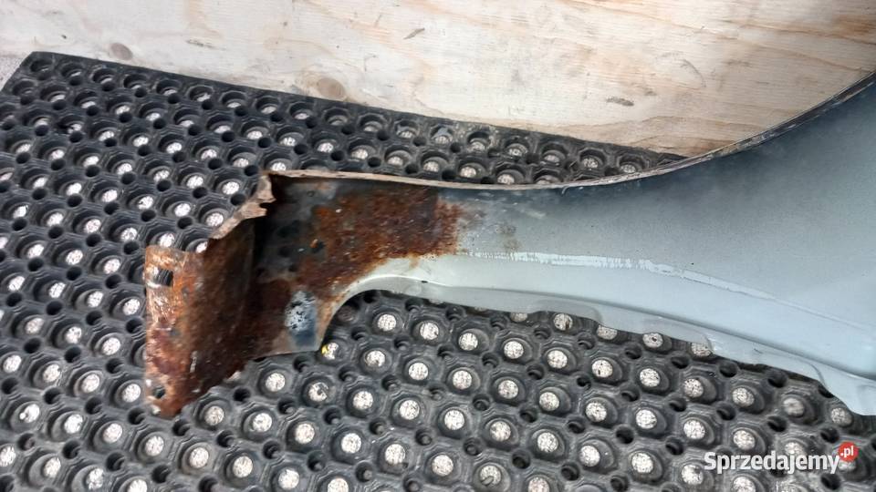 FORD FIESTA MK7 BŁOTNIK PRZÓD PRAWY D9 Motoryzacja Zbierkowo