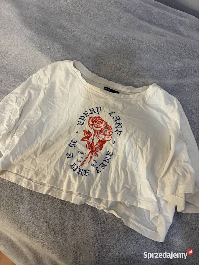 Crop top krótka bluzka biała z różą Rozmiar 38(M) podkarpackie Jasło