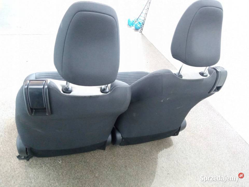 FOTELE PRAWY LEWY PRZÓD KOMPLET Toyota Yaris III
