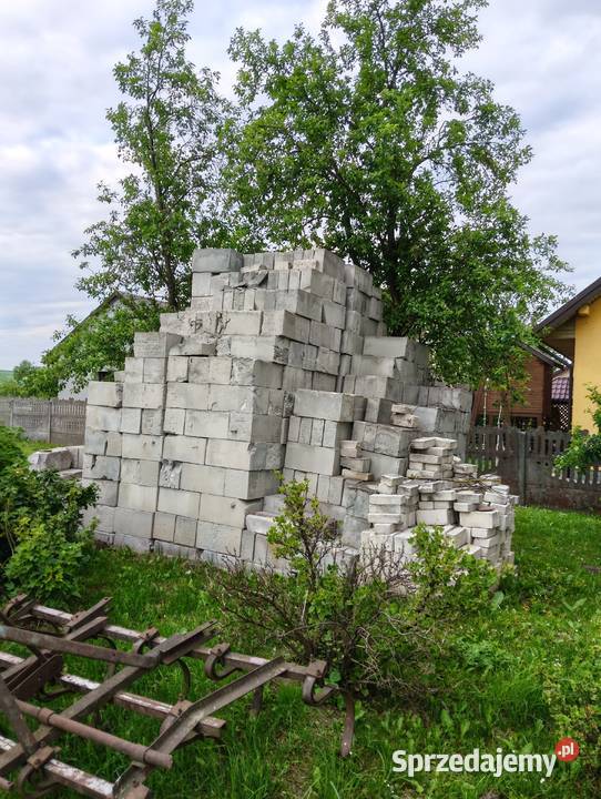 Pustaki 24 i 12 szare pianowe podkarpackie Pruchnik