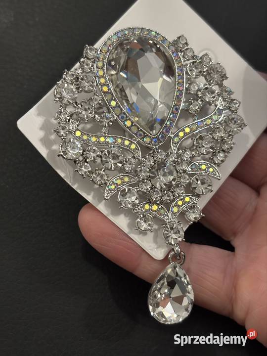 Elegancka biżuteryjna broszka z ruchomą łezką Kraków