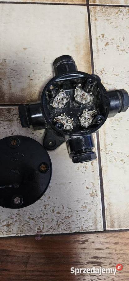 50 letniaFabrycznie nowa bakelitowa rozeta z