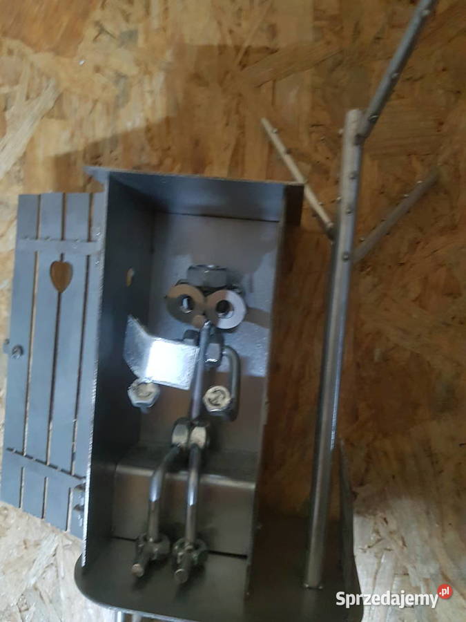 FIGURKA Z METALU WC GAZETA Z ROLKĄ NA PAPIER Głogowa