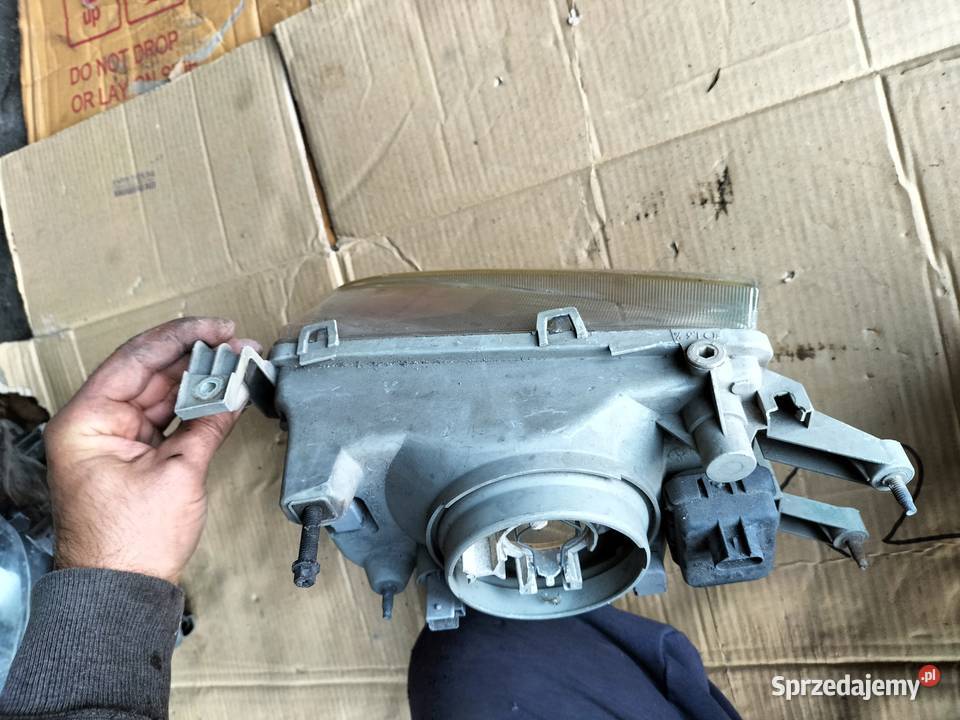 LAMPA PRZEDNIA PRZÓD PRAWA SUBARU JUSTY Kamień-Kolonia sprzedam