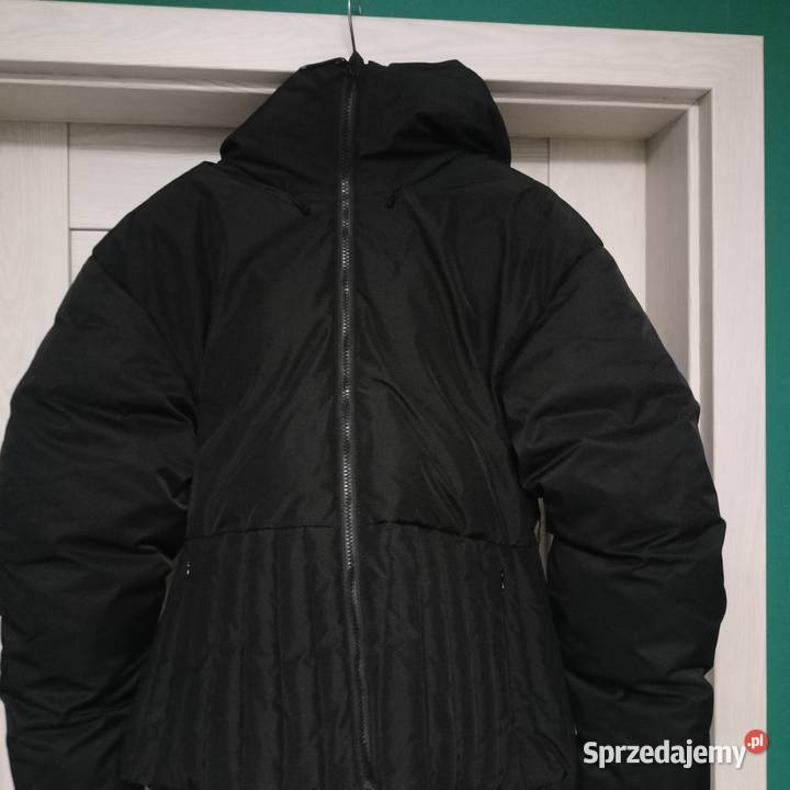 Czarna kurtka puchowa damska z paskiem i Weronikopole sprzedam