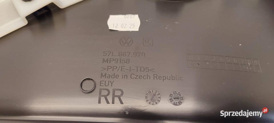 VW TAYRON BOCZEK PRAWY TYŁ ROLETKA 57L867210Q osobowe Tapicerki samochodowe