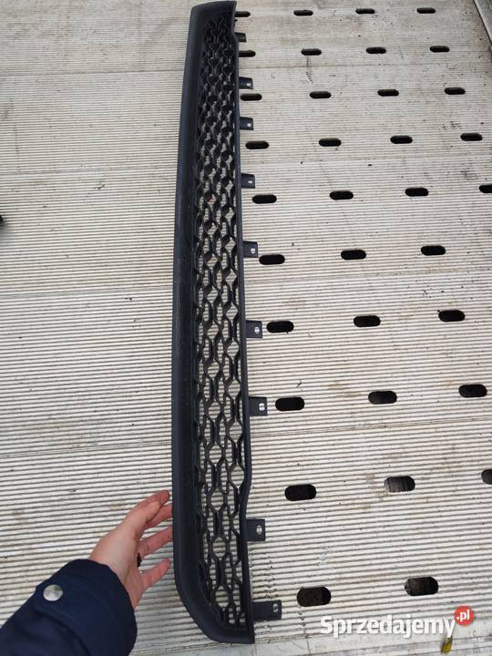 Grill zderzaka RAM 1500 68274571AA Zielęcice