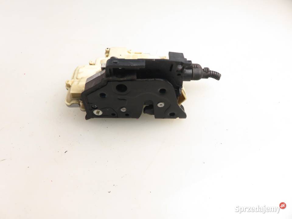 ZAMEK PRAWY PRZEDNI AUDI Q7 4L 3C1837016B