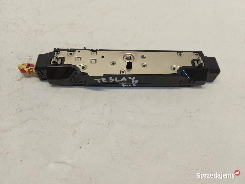 TESLA MODEL Y 2024r WZMACNIACZ ANTENA 158560100E osobowe