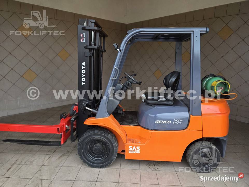 Wózek widłowy TOYOTA 7FGF25 2500 Obrotnica