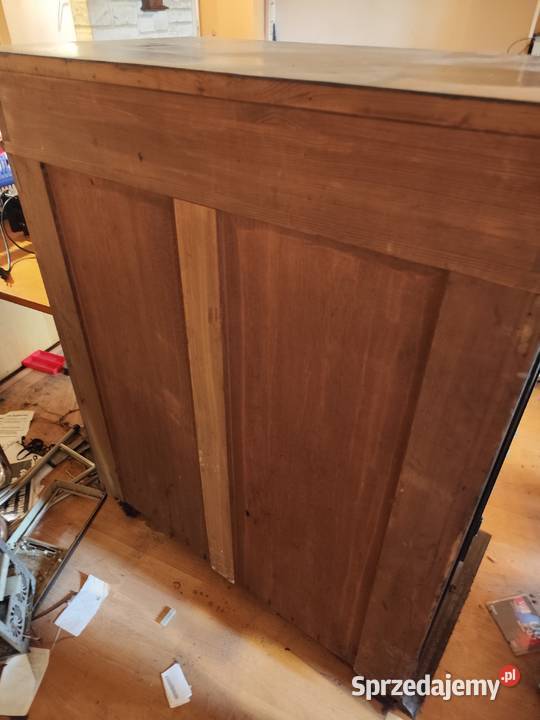 stara zabytkowa witryna biblioteczka Lubin