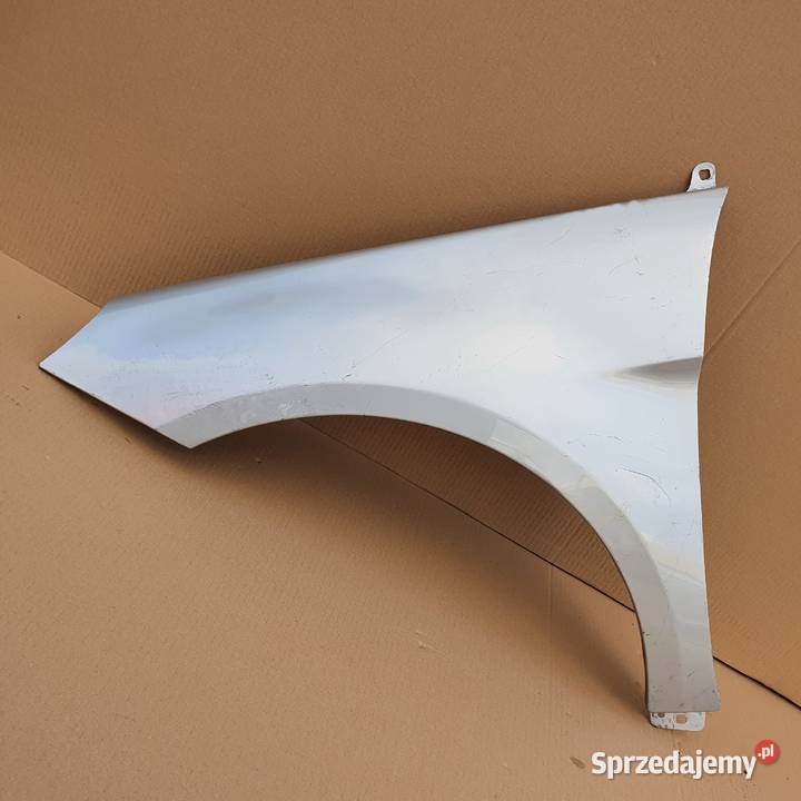 MERCEDES BKLASA W245 BŁOTNIK LEWY Trzciel