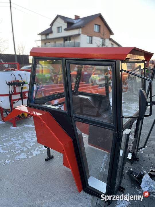 Kabina ciągnikowa do MF 235 z błotnikami sprzedam