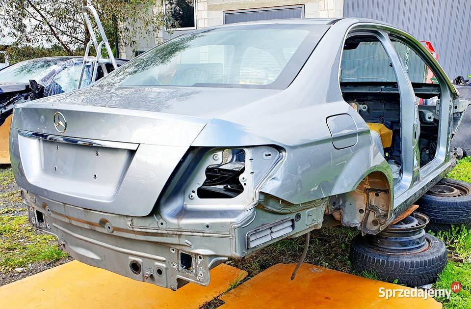 MERCEDES W204 SEDAN KLAPKA WLEWU PALIWA Radom sprzedam