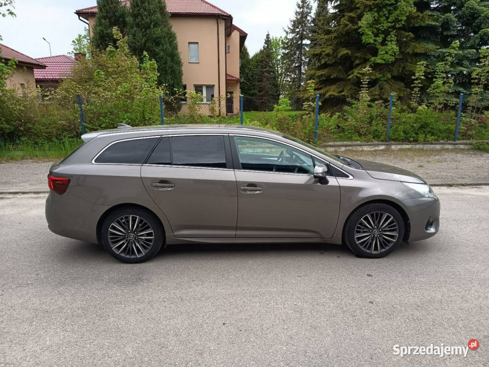 Toyota Avensis Bezwypadkowy biksenon skóra stan Janów Lubelski sprzedam
