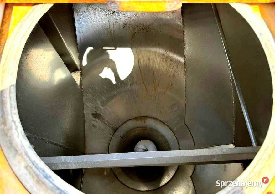 Naczepa cysterna do paszy Welgro ciagnik Daf z