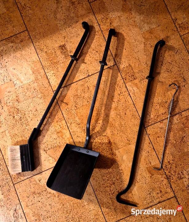 Bordowy kominekkoza zestaw narzędzi