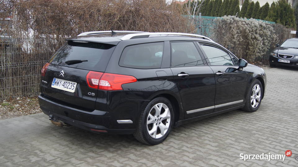 Bogato wyposażony Citroen z automatyczną