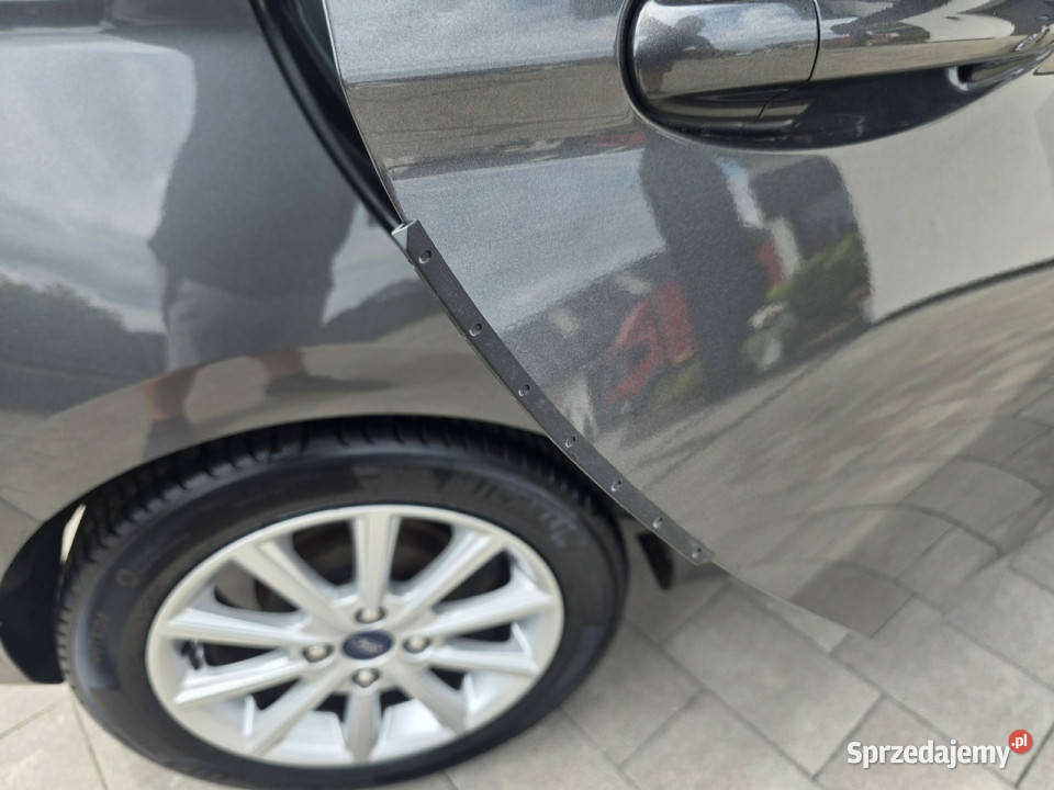 Ford Fiesta TITANIUM bezwypadkowy zadbany NOWY wielofunkcyjna kierownica sprzedam