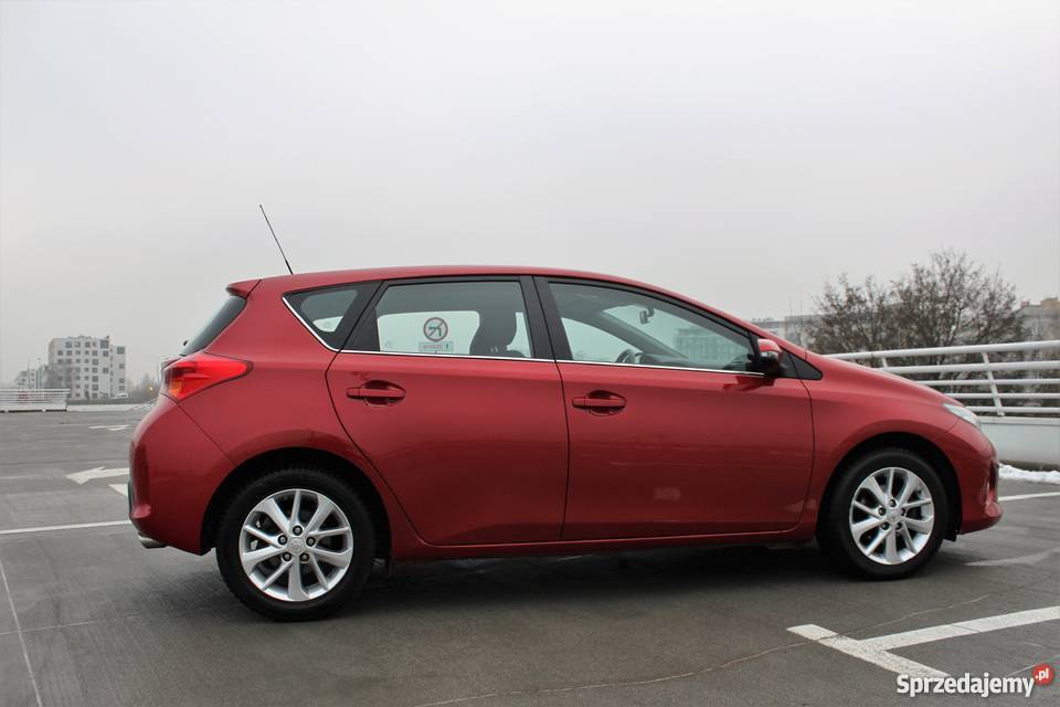 Toyota Auris Auris II 16 benzyna Hatchback ledy Auris Warszawa
