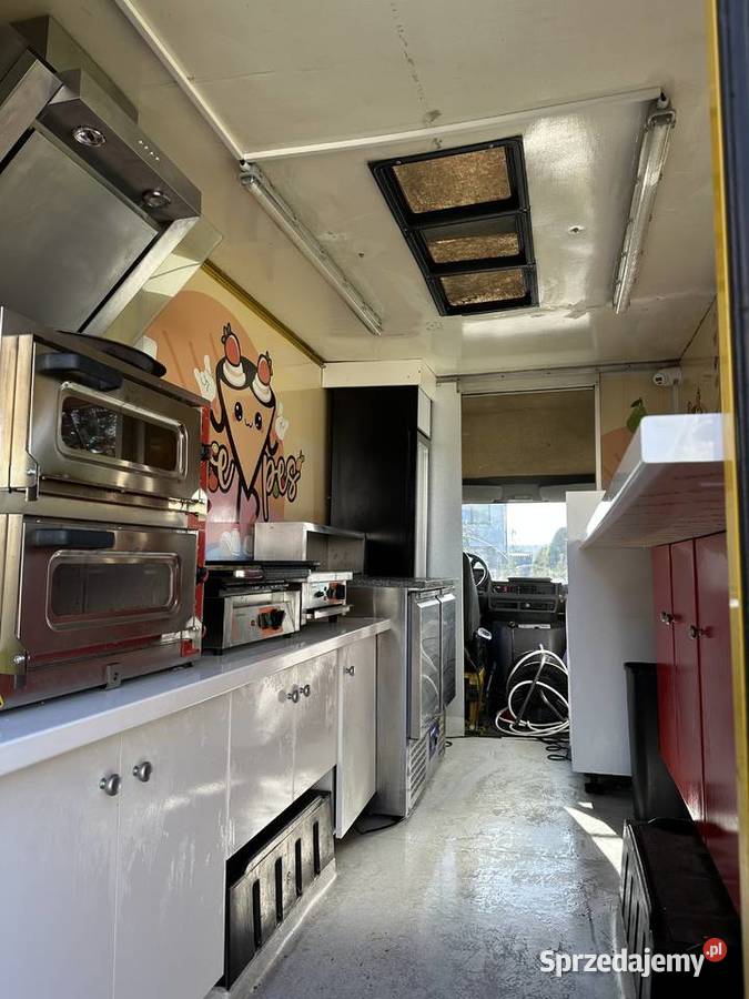 Food truck mercedes kaczka gotowy do pracy