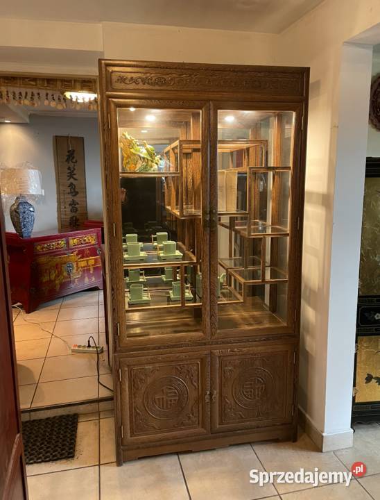 Witryna orientalna z litego drewna przeszklona
