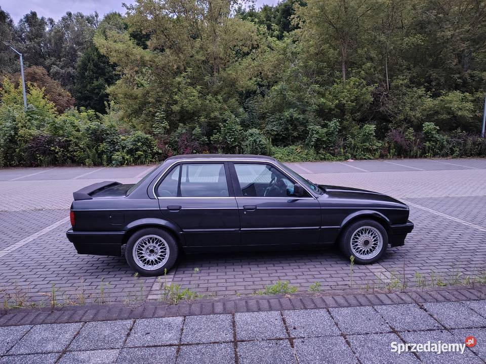 BMW E30 Sedan porządany Czarny kolor Samochody osobowe Będzin