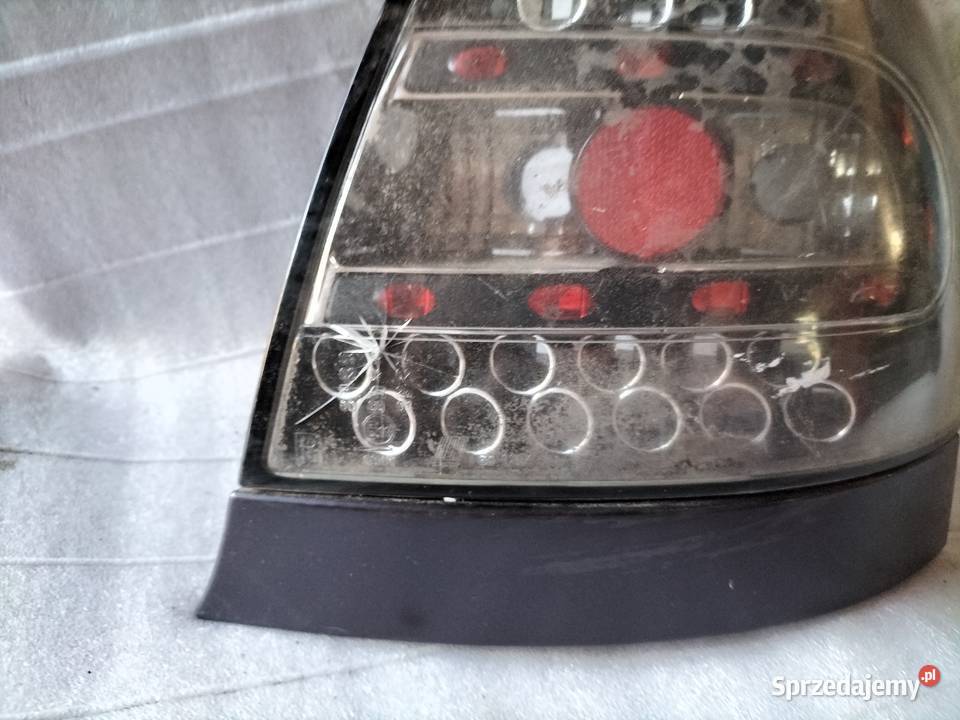 LAMPA PRAWA TYLNA PRAWY TYŁ AUDI A4 B5 SEDAN Kamień-Kolonia