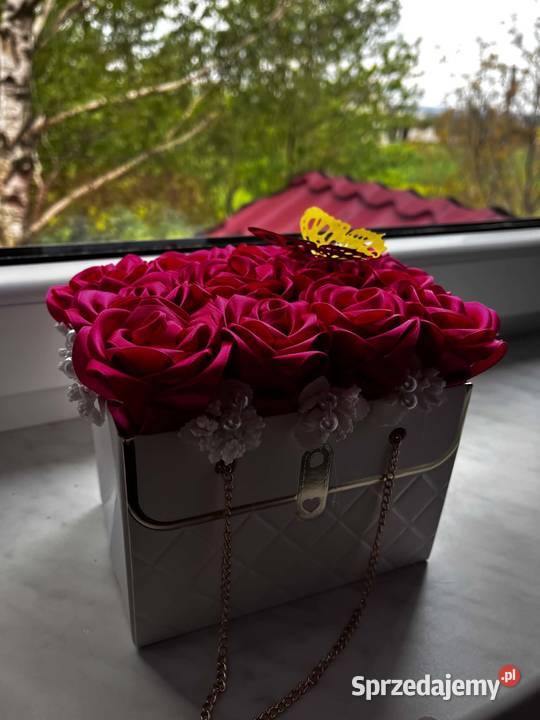 Flower box wieczne róze ze wstążki bukiet