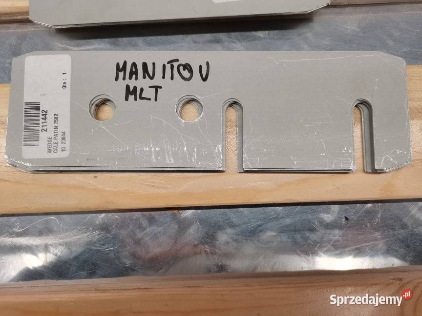 Ślizgi wysiegnika Manitou MLT Komplet