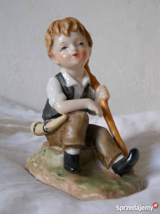 Figurka z porcelany sygnowana FOREIGN siedzący sprzedam