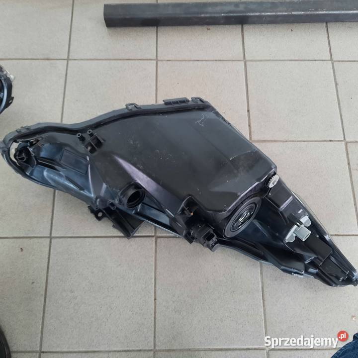 Lampy przód do Toyoty aygo 2014 uszkodzone Siedlce