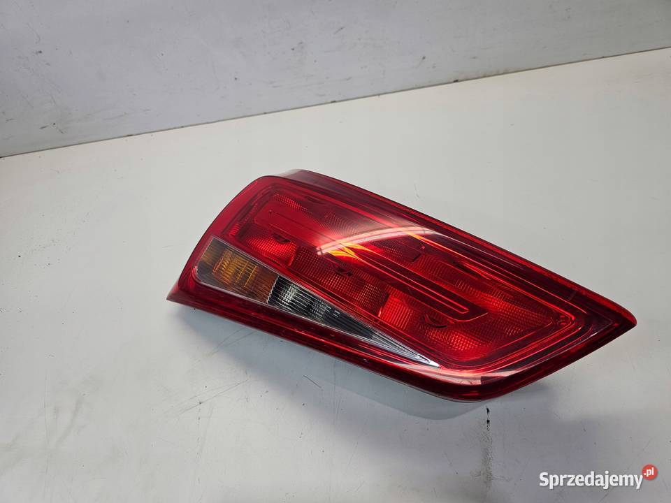 LAMPA LEWY TYŁ W KLAPĘ AUDI A1 8X3 8X0945093 Przystajń