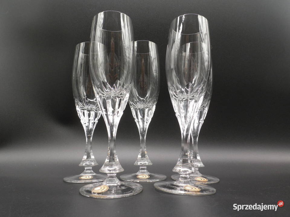 Zestaw kryształowych kieliszków do szampana