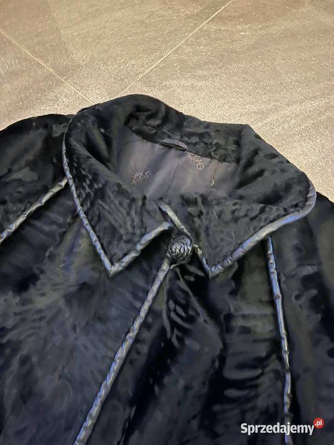 Czarne futro z karakuł saar 38 Łowęcin