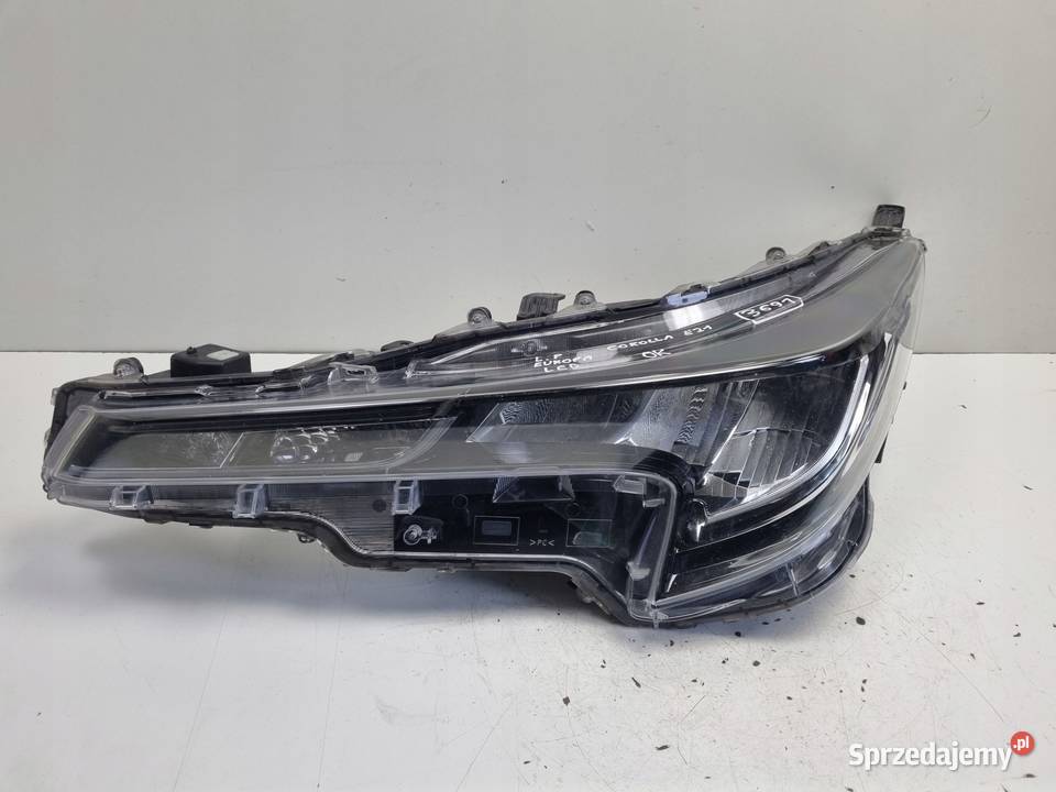 Toyota Corolla E21 PRZEDNIA LAMPA LEWA lewy Lampy przednie Janów