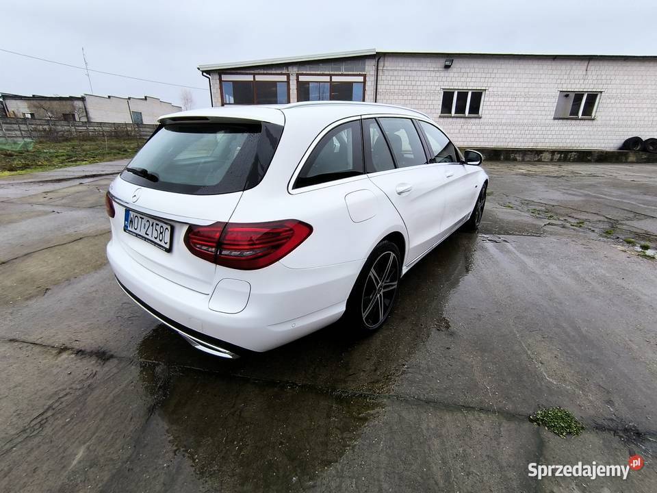 Mercedes CKlasa 300 de Sobienie-Jeziory