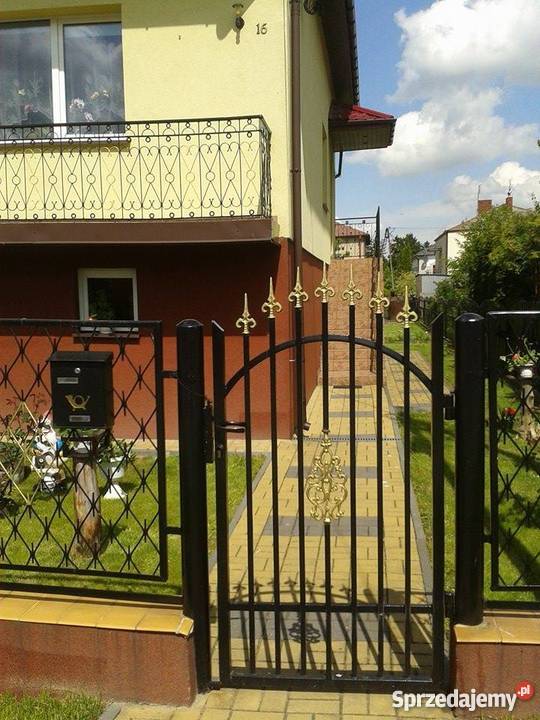 Sprzedam dom na wysokim fundamencie w Małej Wsi Nieruchomości Mała Wieś