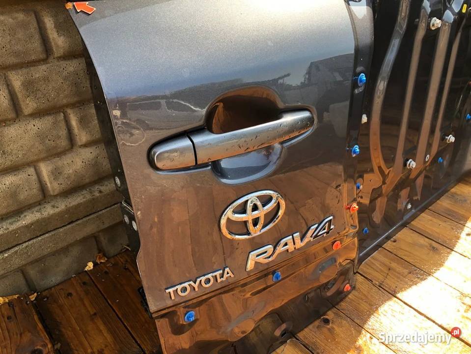 TOYOTA RAV4 XA30 III LIFT 2011R TYLNA KLAPA