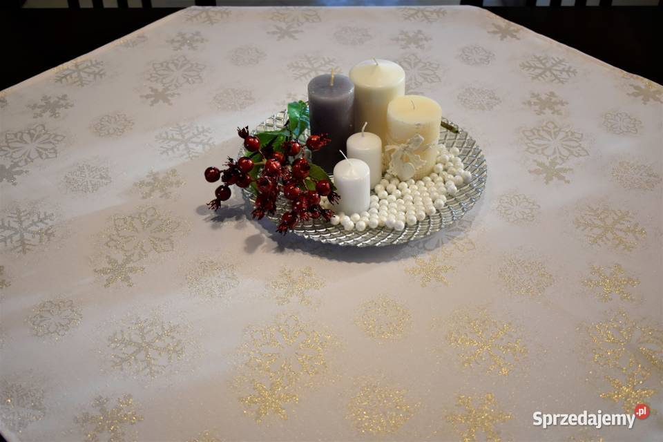 Serweta Świąteczna Złote Śnieżynki 90 x 90 Stare Kupiski