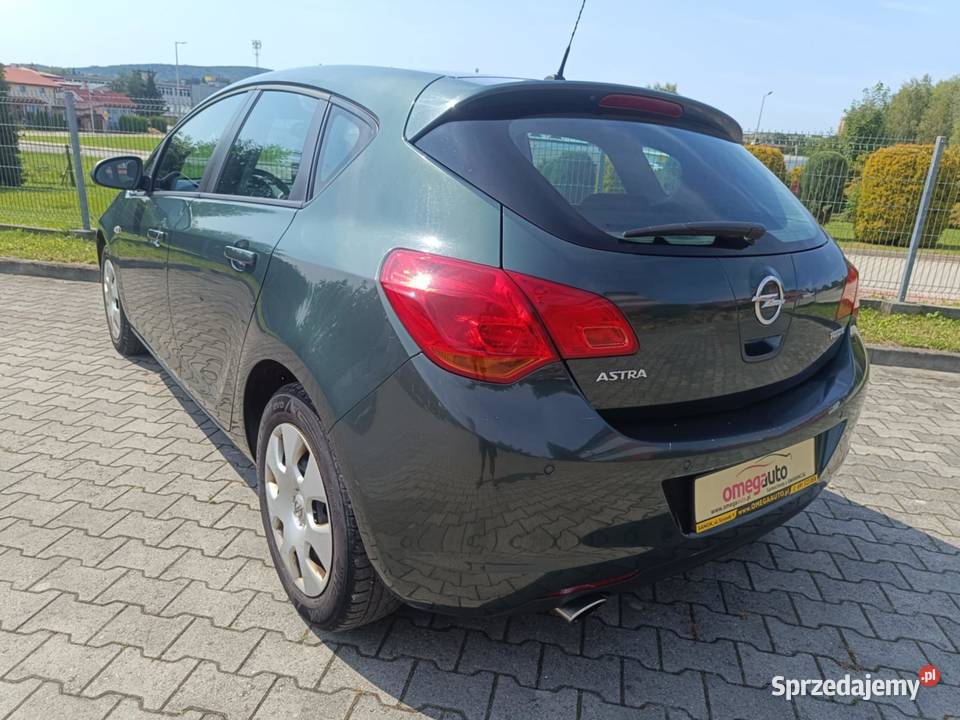 Opel Astra J Hatchback 14 Turbo ECOTEC 140 2010 światła przeciwmgielne Sanok