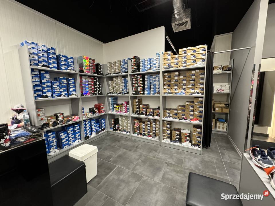 Syndyk sprzeda odzież i buty ADIDAS NIKE PUMA Staszów