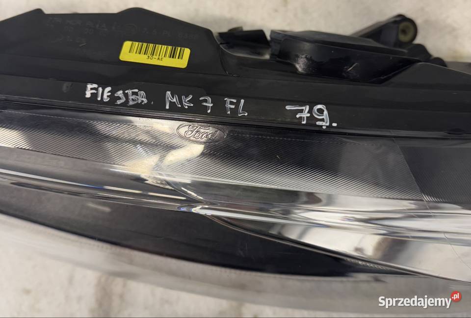 Lampa lewy przód Ford Fiesra MK7 Lift 1317 osobowe śląskie Jasienica sprzedam